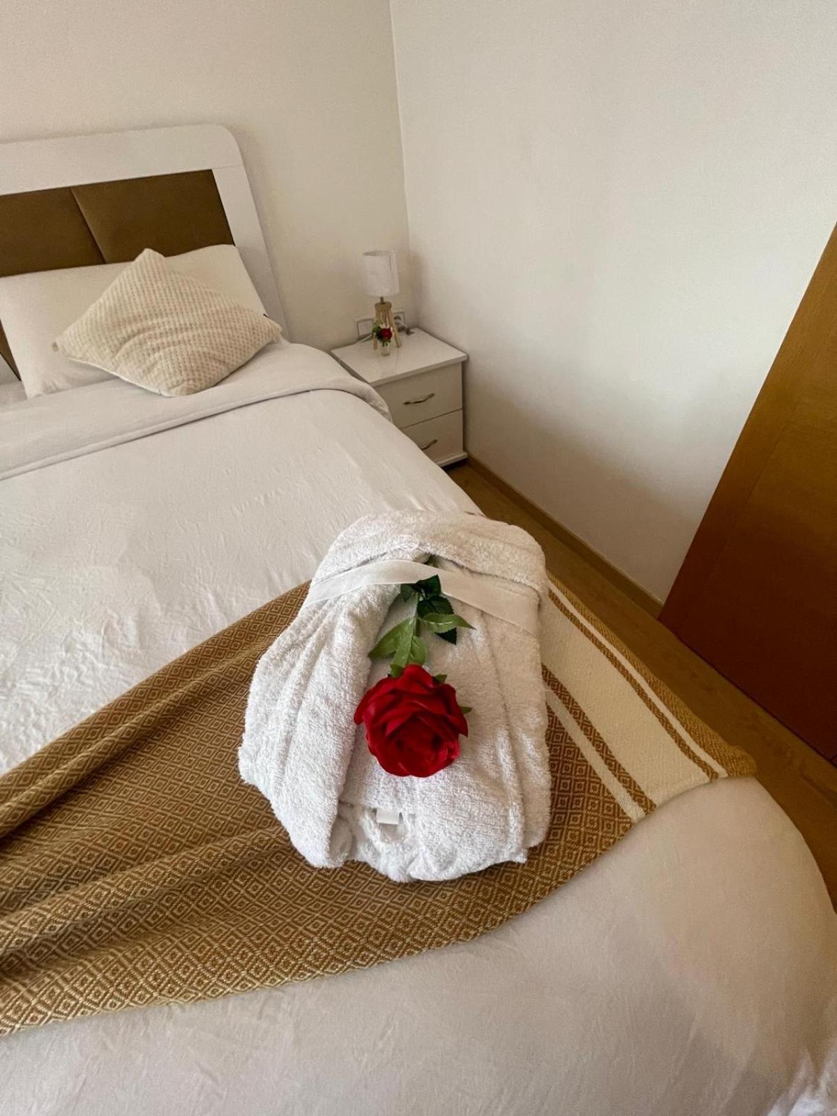 Appartement De Luxe Avec Jardin Vue Sur La Piscine Golf Securise 24H Sur 24 A 5 Minutes De L Aeroport Маракеш Екстериор снимка